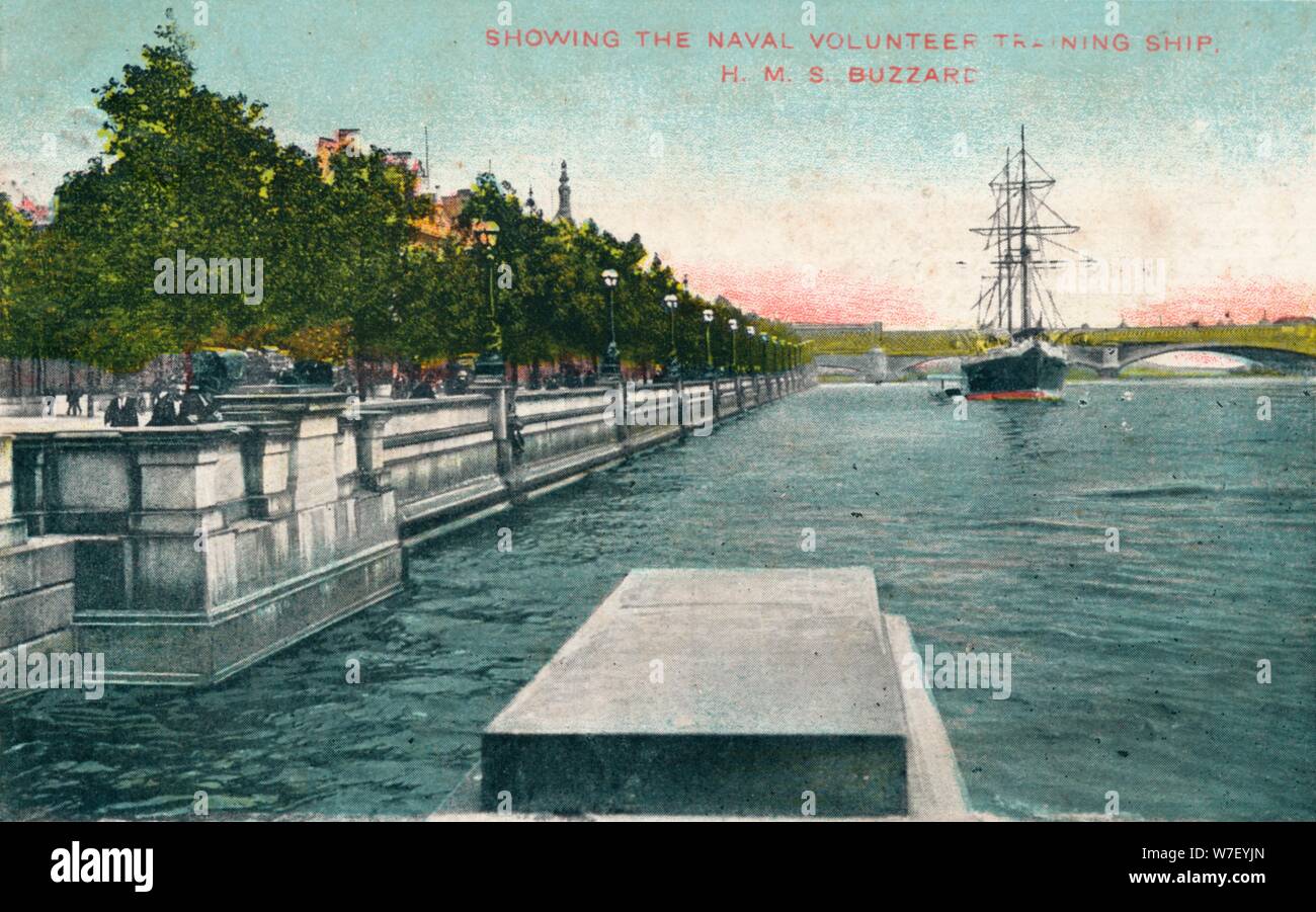 "London, Thames Embankment - zeigt die Naval Volunteer Schulschiff HMS Bussard", 1907. Künstler: unbekannt. Stockfoto