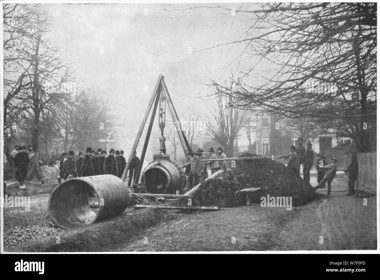 Verlegung einer großen Wasserleitung durch die Southwark und Vauxhall Water Company, London, c1902 (1903). Künstler: unbekannt. Stockfoto