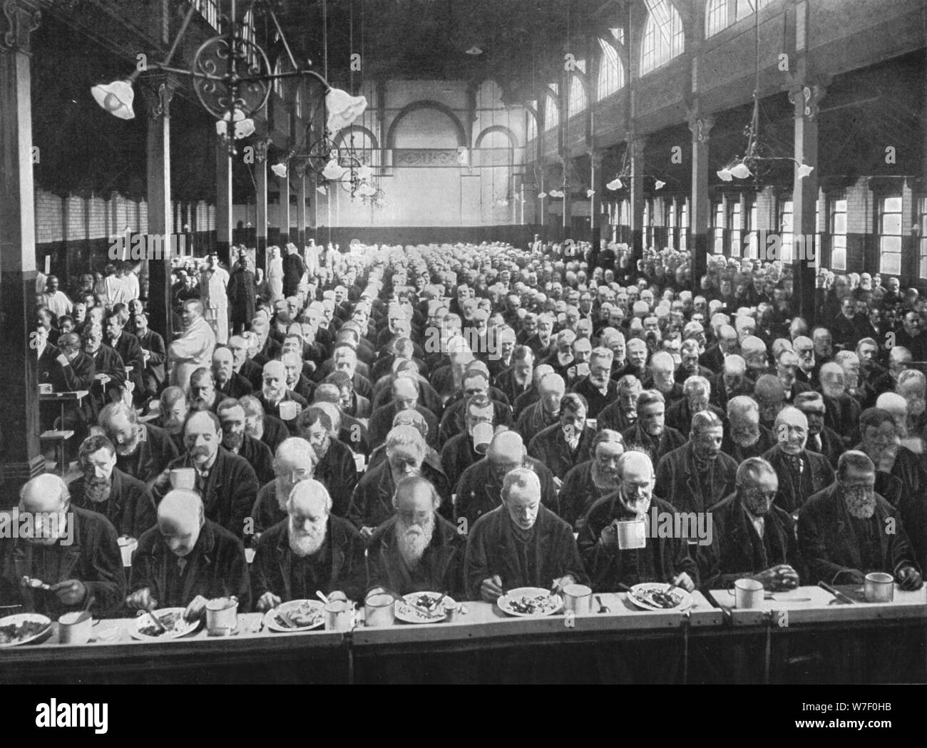 Beim Abendessen, St Marylebone Workhouse, London, c1901 (1903). Künstler: unbekannt. Stockfoto