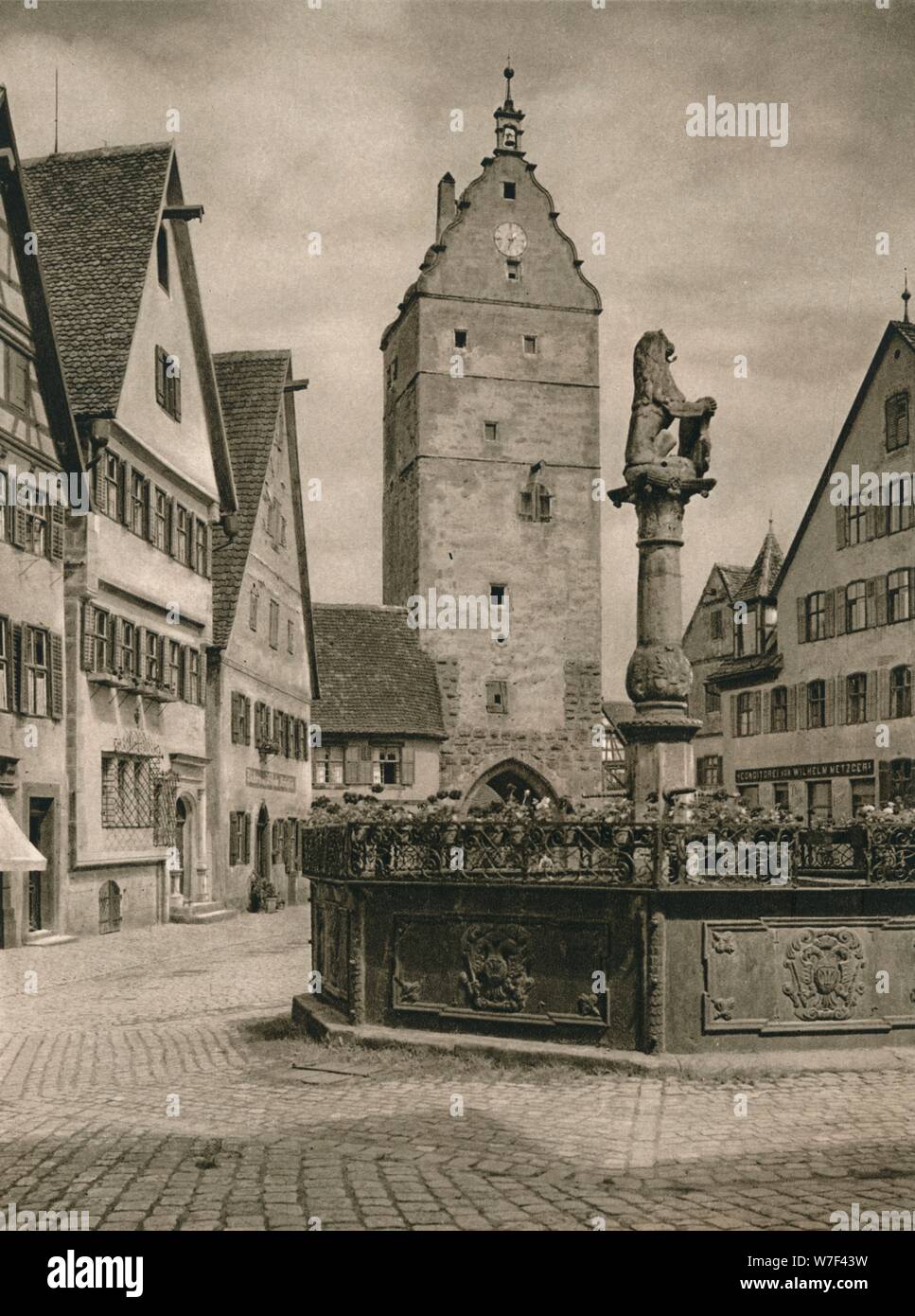 "Dinkelsbuhl - Wormitztor", 1931. Künstler: Kurt Hielscher. Stockfoto