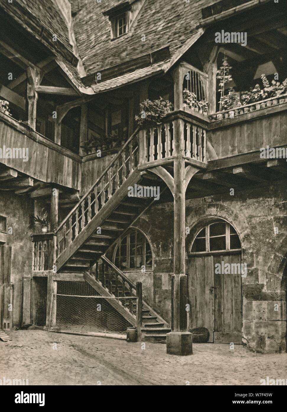 "Bamberg - Ecke im Hof der alten Residenz", 1931. Künstler: Kurt Hielscher. Stockfoto