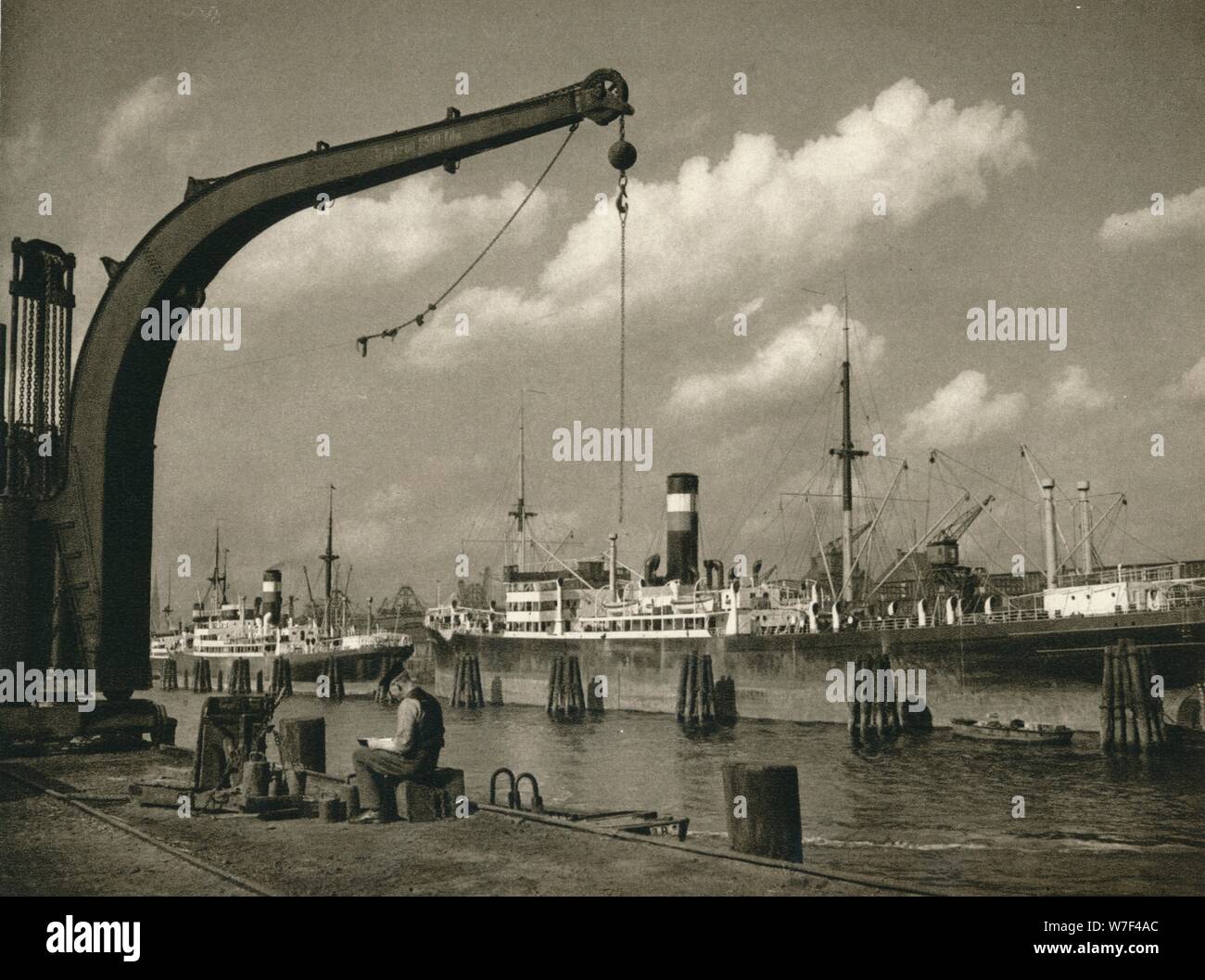 Im Hamburger Hafen - (im Hamburger Hafen) ", 1931. Künstler: Kurt Hielscher. Stockfoto