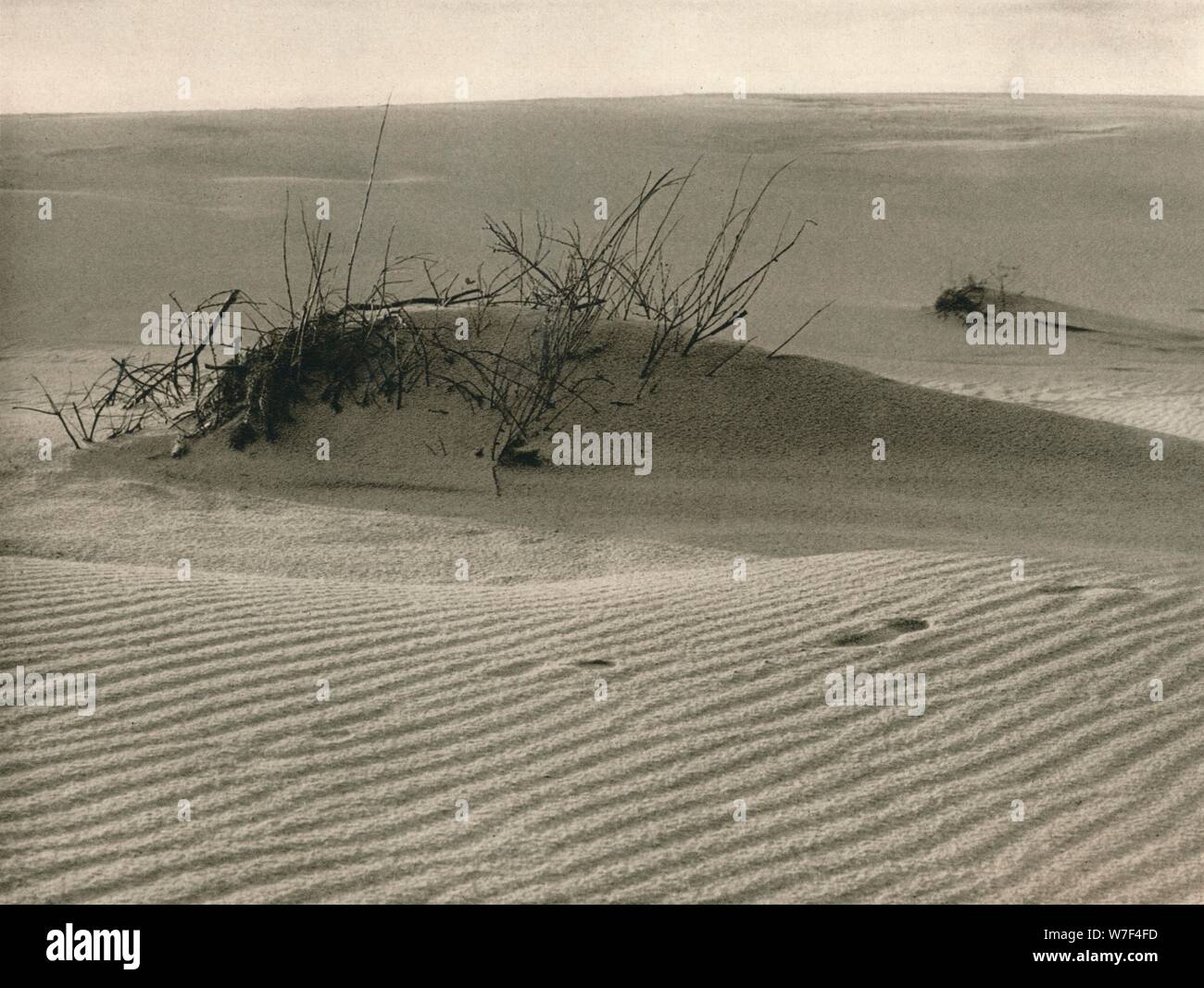 "Kurische Nehrung - Shifting Düne", 1931. Künstler: Kurt Hielscher. Stockfoto