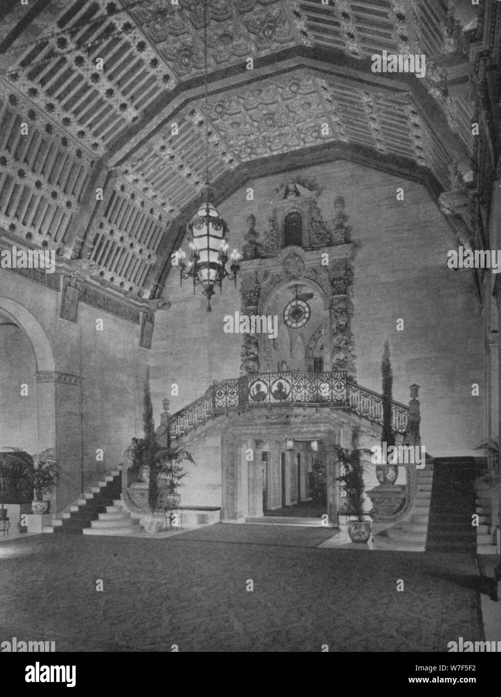 Ende der Lobby, Biltmore Hotel in Los Angeles, Los Angeles, Kalifornien, 1923. Künstler: unbekannt. Stockfoto