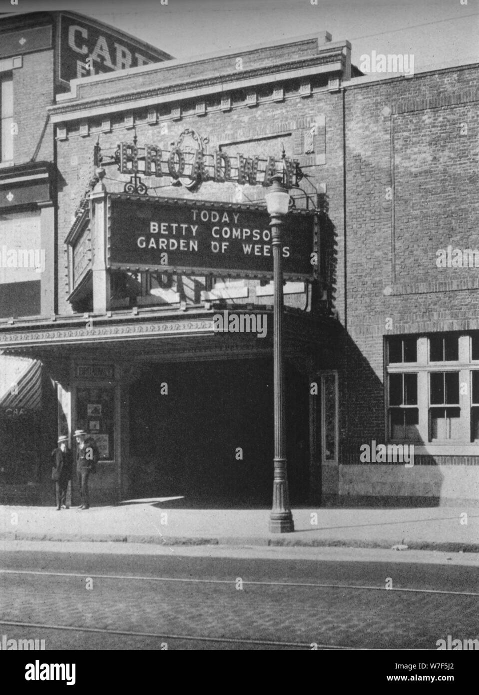 Haupteingang, Broadway Theatre, South Boston, Massachusetts, 1925. Künstler: unbekannt. Stockfoto