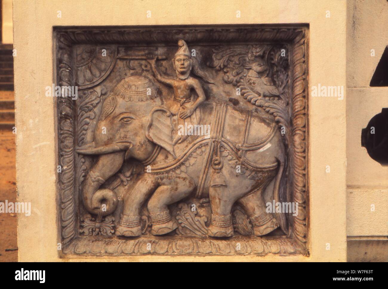 Stein Figur am Eingang von buddhistischen Tempel, Sri Lanka, des 20. Jahrhunderts zu schützen. Künstler: unbekannt. Stockfoto