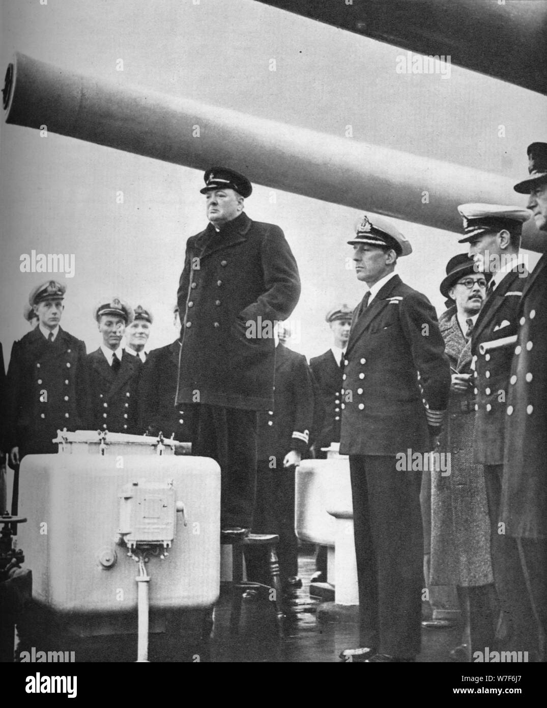 "Adressierung der Crew von HMS Exeter bei ihrer Rückkehr aus dem Untergang der Graf Spee am b Künstler: unbekannt. Stockfoto