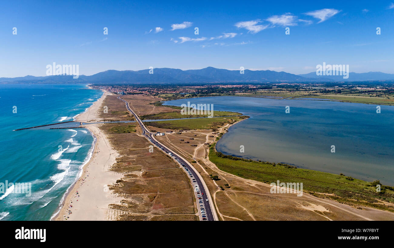 Luftaufnahme von Saint Cyprien Strand in den Pyrenees Orientales Stockfoto