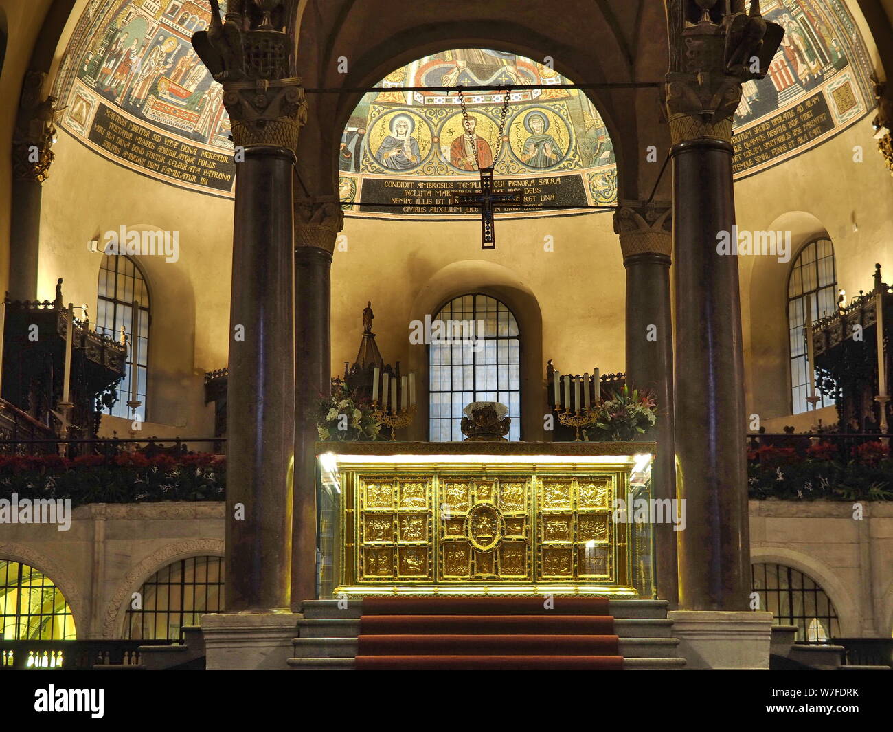 Altar von der Basilica Sant Ambrogio, einer der ältesten Kirchen in Mailand. Schutzpatron Stockfoto