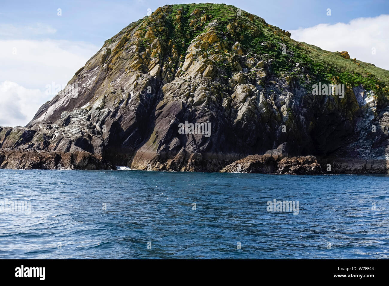 Schroffe Klippen bei Dunmore Head vom Boot aus gesehen - der Halbinsel Dingle in der Grafschaft Kerry, Republik von Irland Stockfoto