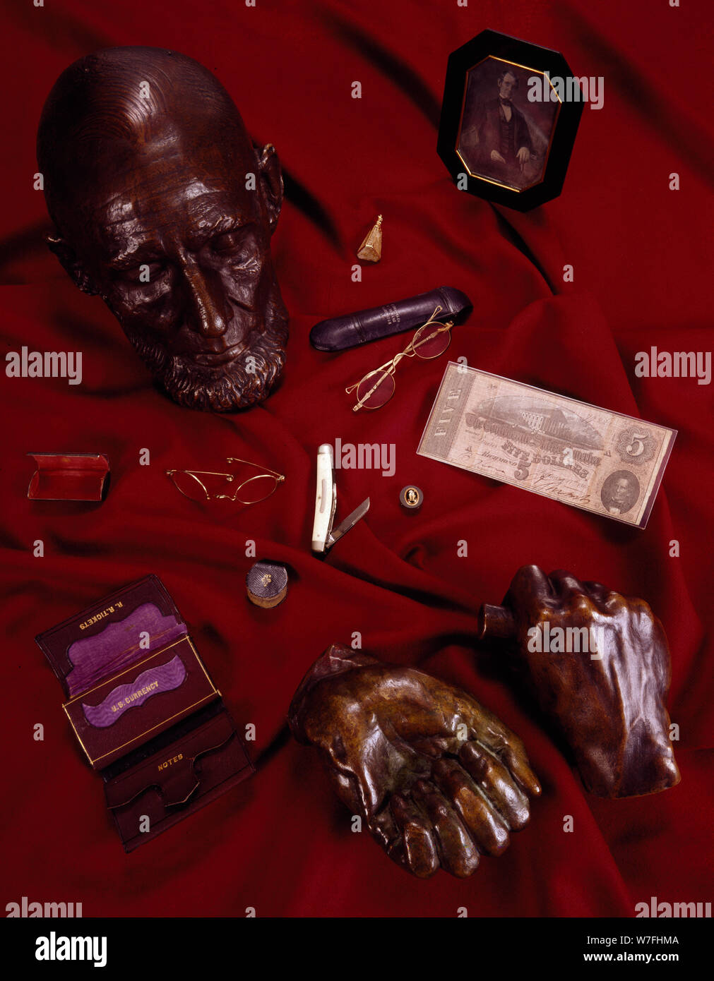 Abraham Lincoln bronze Leben Maske und Hände und was sich in seinen Taschen in der Nacht, als er 1865 starb, an Ford's Theater, Washington, D.C gehalten Stockfoto