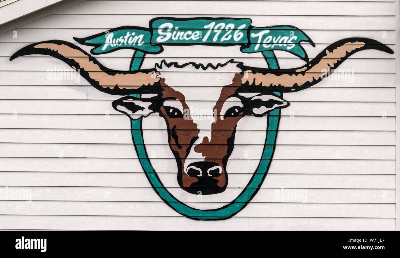 Die Werbung mit einem Texas Longhorn an der Wand der schmutzigen Martin's Place, ein Hamburger gemeinsame in Austin, Texas Stockfoto