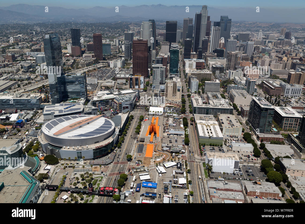 Luftaufnahme von Staples Center während der X-Spiele. Los Angeles, Kalifornien Stockfoto