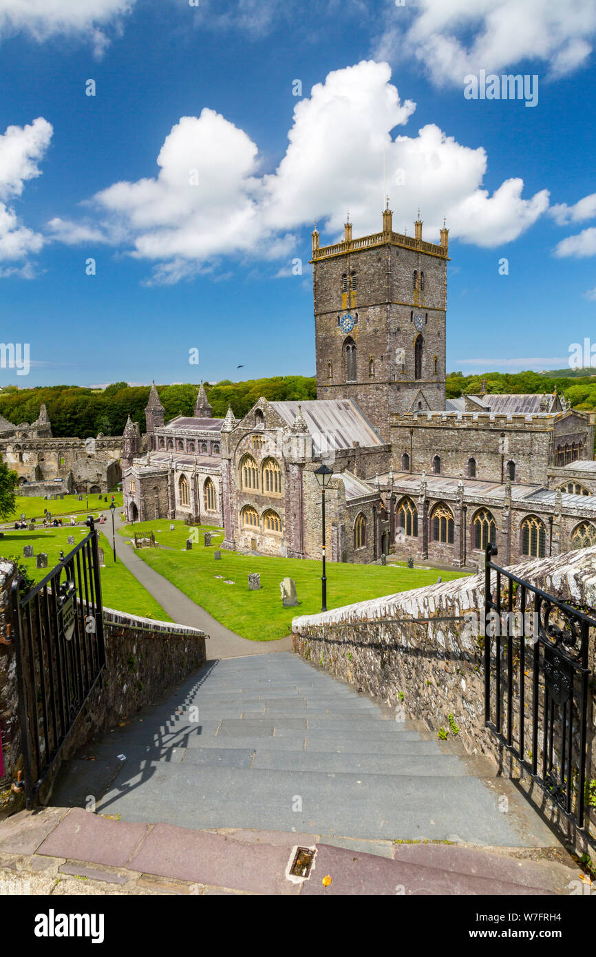 Die historischen normannischen Kathedrale in St. Davids, Pembrokeshire, Wales - die kleinste Stadt (durch die Bevölkerung) im Vereinigten Königreich Stockfoto