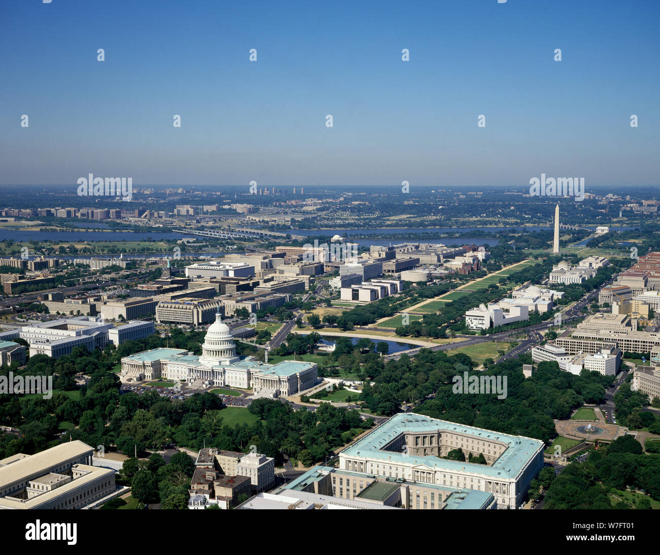 Luftaufnahme von Washington, D.C. Es das Fortschreiten der National Mall, von der U.S. Capitol zeigt, rechts, mit dem Washington Monument und, in der Ferne, das Lincoln Memorial Stockfoto