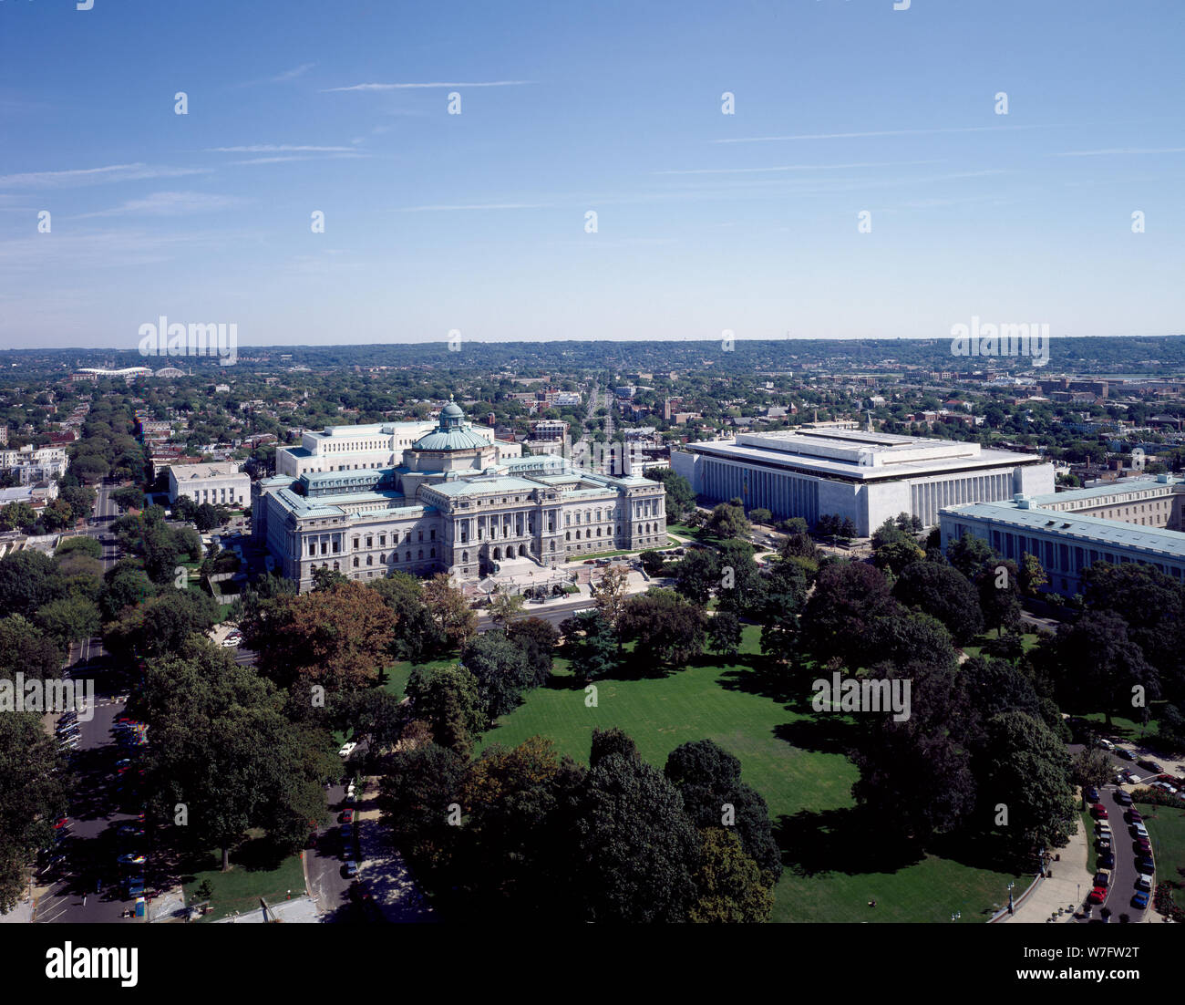 Luftaufnahme von Washington, D.C. aus dem US Capitol Dome, in dem sie zwei Bibliothek des Kongresses Gebäude: die Thomas Jefferson (links) und der James Madison Gebäude Stockfoto
