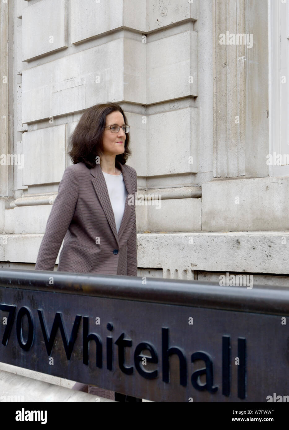 Theresa Villiers MP (konservativ-Chipping Barnet) neu ernannten Umweltminister anreisen, eine Kobra Dringlichkeitssitzung im Kabinett O Stuhl Stockfoto