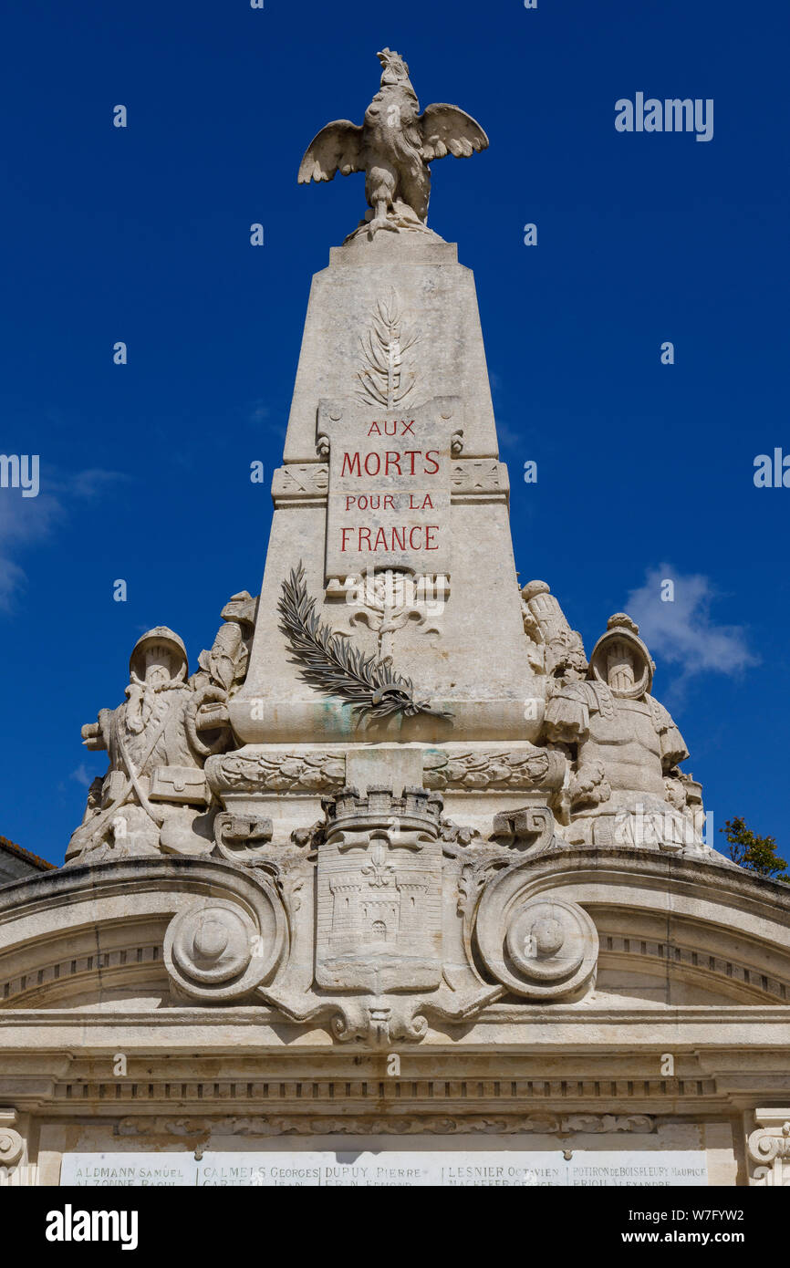 Blaye Kriegerdenkmal in Place de la Victoire im Gedenken an die beiden Weltkriege und andere Konflikte. Gironde Abteilung in Nouvelle-Aquitaine, Frankreich. Stockfoto