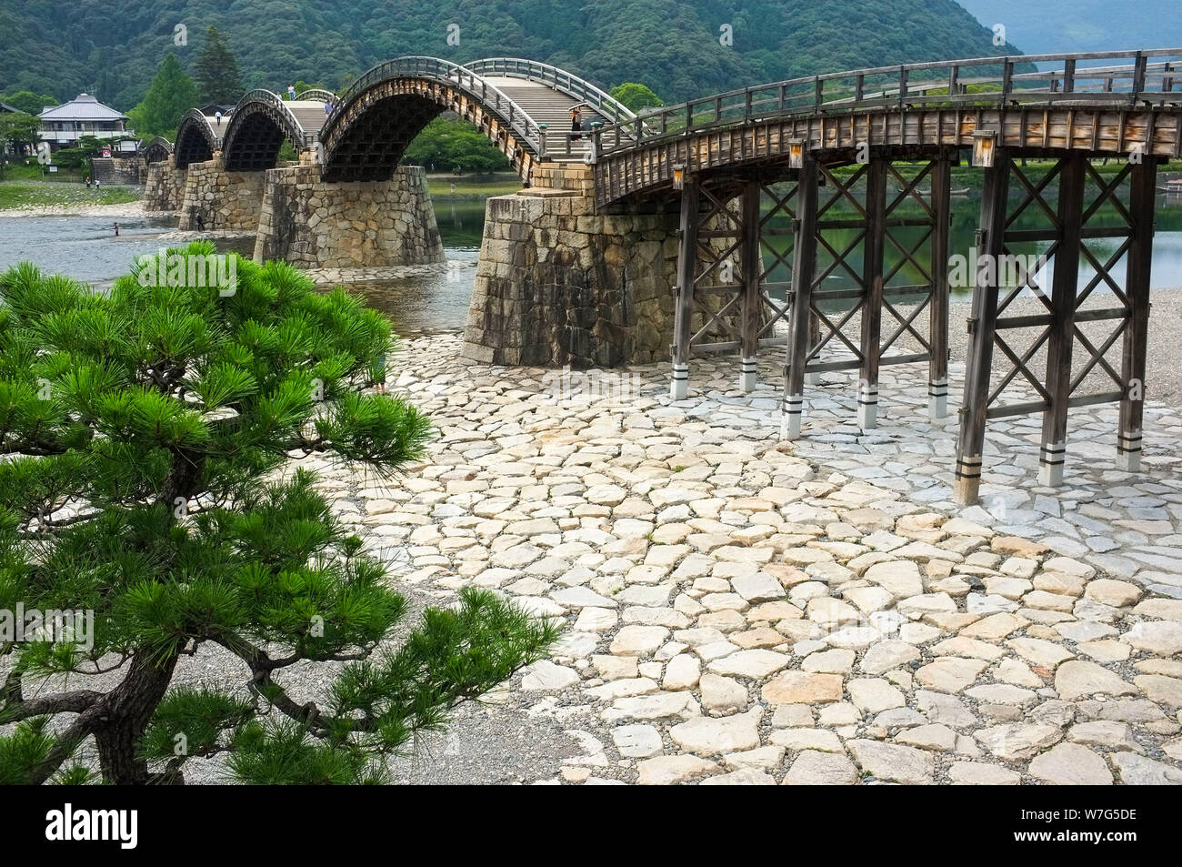 Die kintai Brücke im Jahre 1673 über die Nishiki Flusses gebaut, in der Stadt von Iwakuni, in der Präfektur Yamaguchi, Japan. Stockfoto