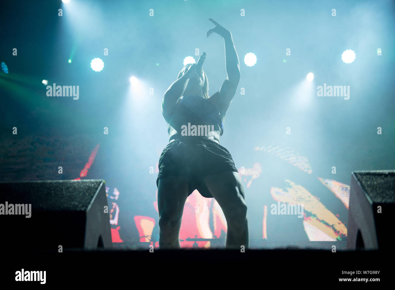 BONTIDA, Rumänien - Juli 19, 2019: Exzentrische Estnische rapper Tommy Cash bei einem live Konzert in Electric Castle Festival Stockfoto