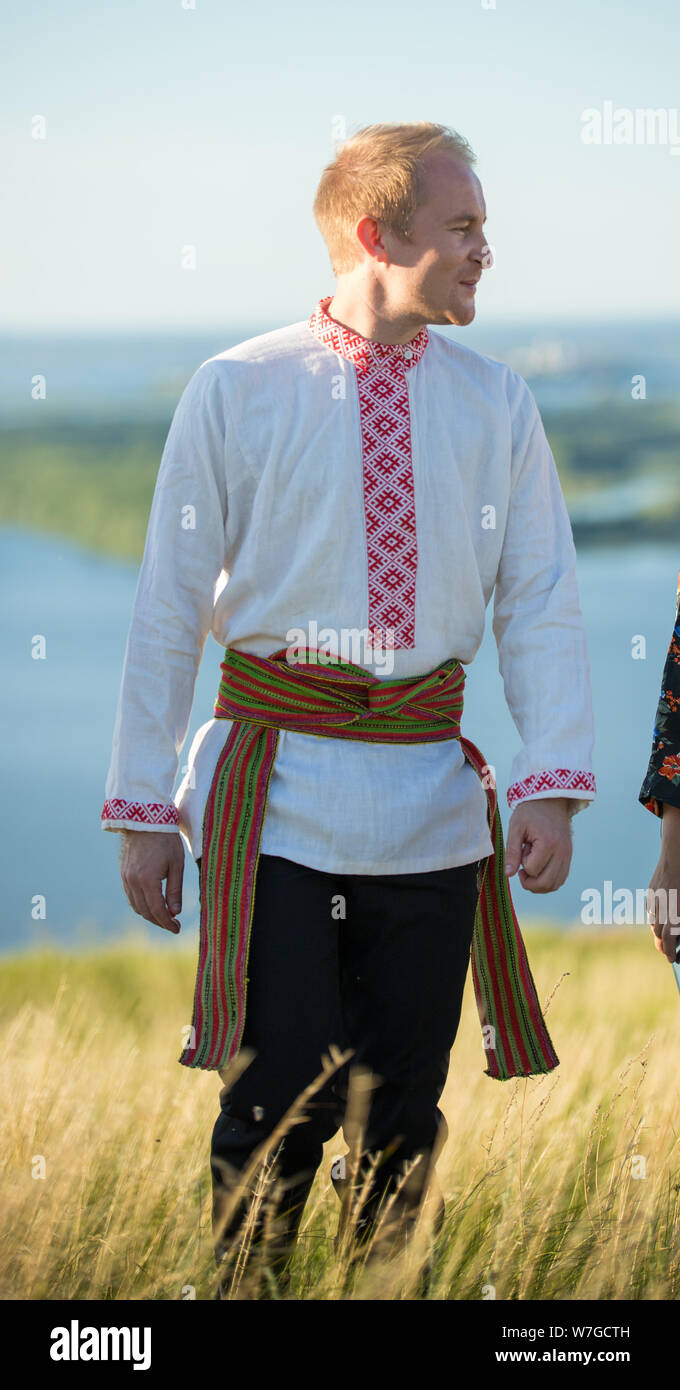 Traditionelle Russische Kleidung Stockfotos und -bilder Kaufen - Alamy