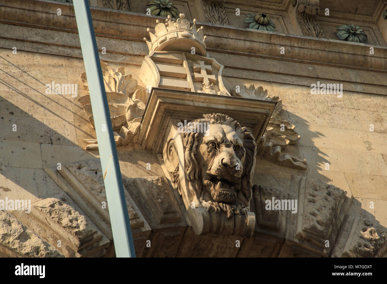 Budapest, Ungarn, 22. März 2018: Ungarn, Budapest, die Kettenbrücke, Kopf des Löwen. Stockfoto