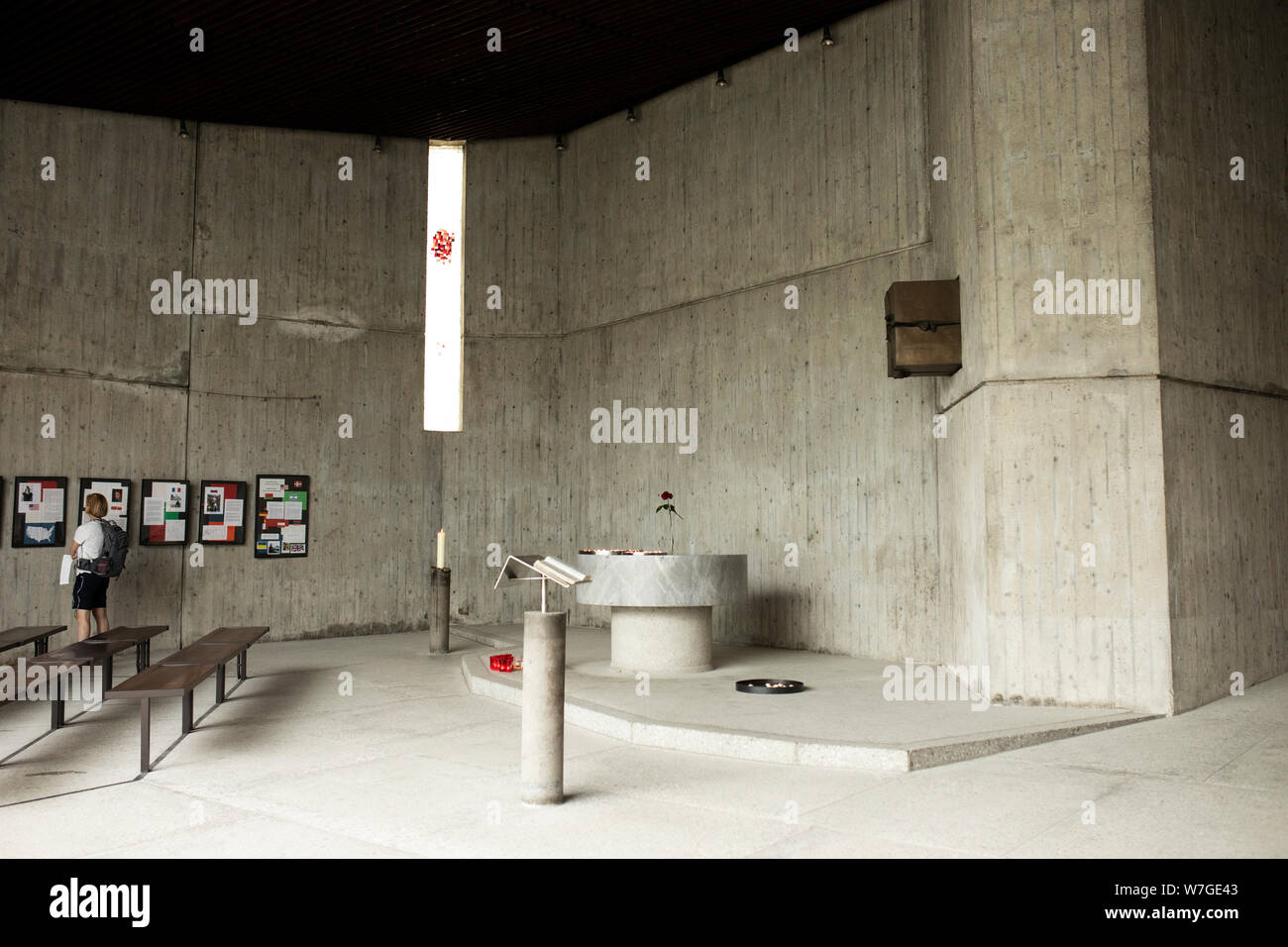 Im Inneren der Evangelischen Versöhnungskirche auf dem Gelände des ehemaligen Konzentrationslagers Dachau. Stockfoto