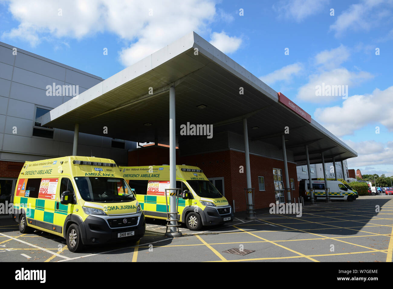 Der County Hospital, Hereford. Ambulanzen außerhalb des Unfall- und Notaufnahme. Stockfoto