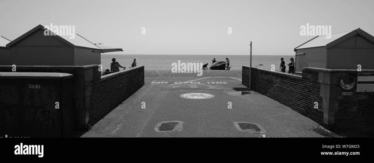 Brighton & Hove Strandpromenade keine Radfahren Warnhinweis Stockfoto