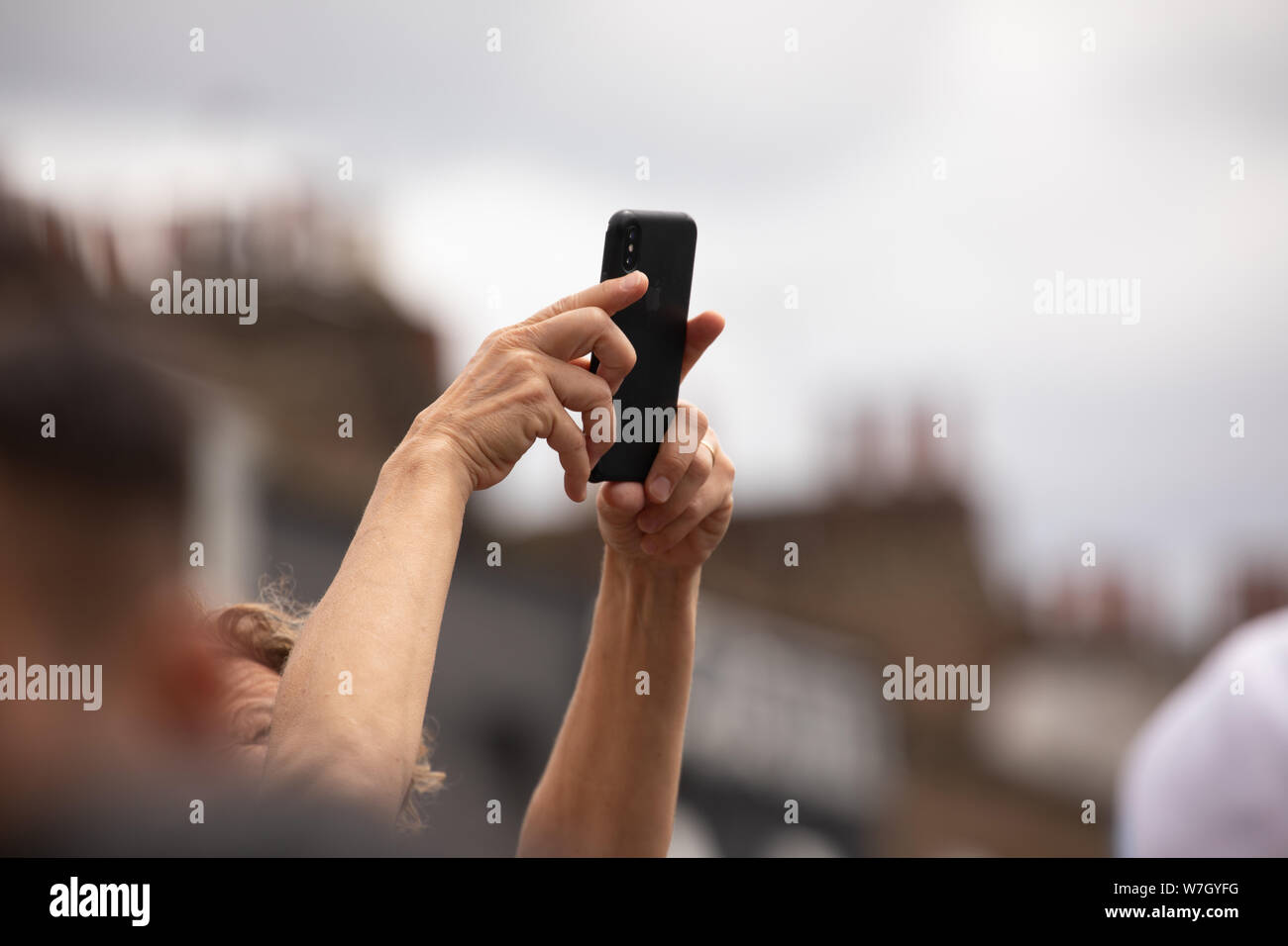 London, Telefone,. harte Hüte, Fahrräder und Hände Stockfoto