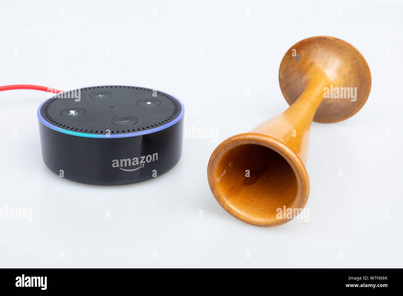 Amazon Echo und Alexa hören. Stockfoto