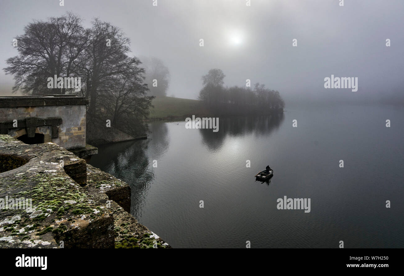 Fischer auf See an Blenheim Palace, Woodstock, Großbritannien Stockfoto