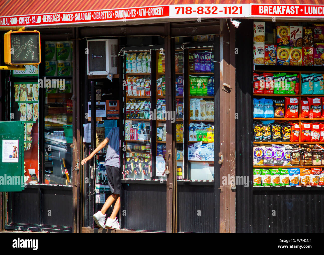 Ecke Bodega im Stadtteil Park Slope in Brooklyn in New York am Sonntag, 28. Juli 2019. (© Richard B. Levine) Stockfoto