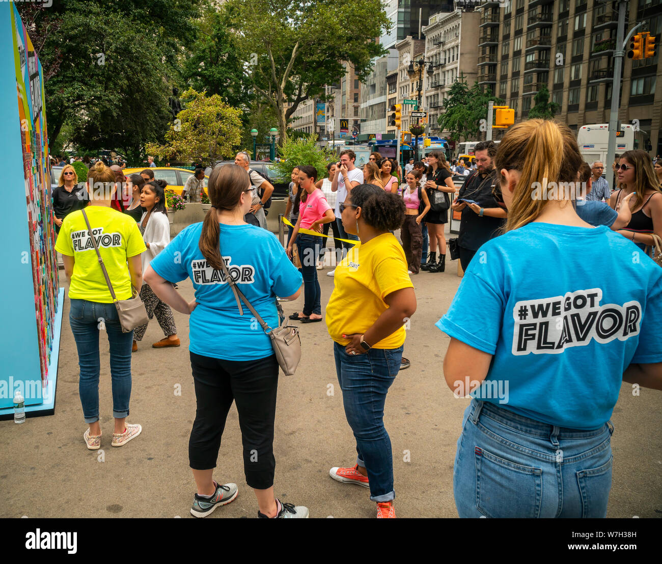 Besucher zum Flatiron Plaza in Mondelez InternationalÕs Trident Branding Event teilnehmen, berechtigen ÒWe FlavorÓ erhielt am Mittwoch, 31. Juli 2019. Itera berichtet im zweiten Quartal Ergebnis, dass analystsÕ Erwartungen erfüllt. (© Richard B. Levine) Stockfoto