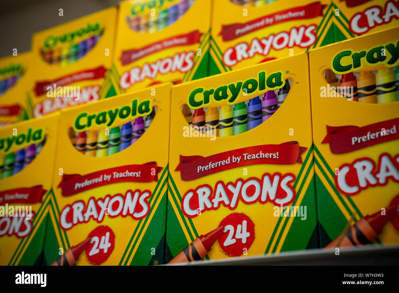 Crayola Wachsmalstifte sind in wieder in die Schule liefert in einem Store in New York am Freitag gesehen, 2. August 2019. (© Richard B. Levine) Stockfoto