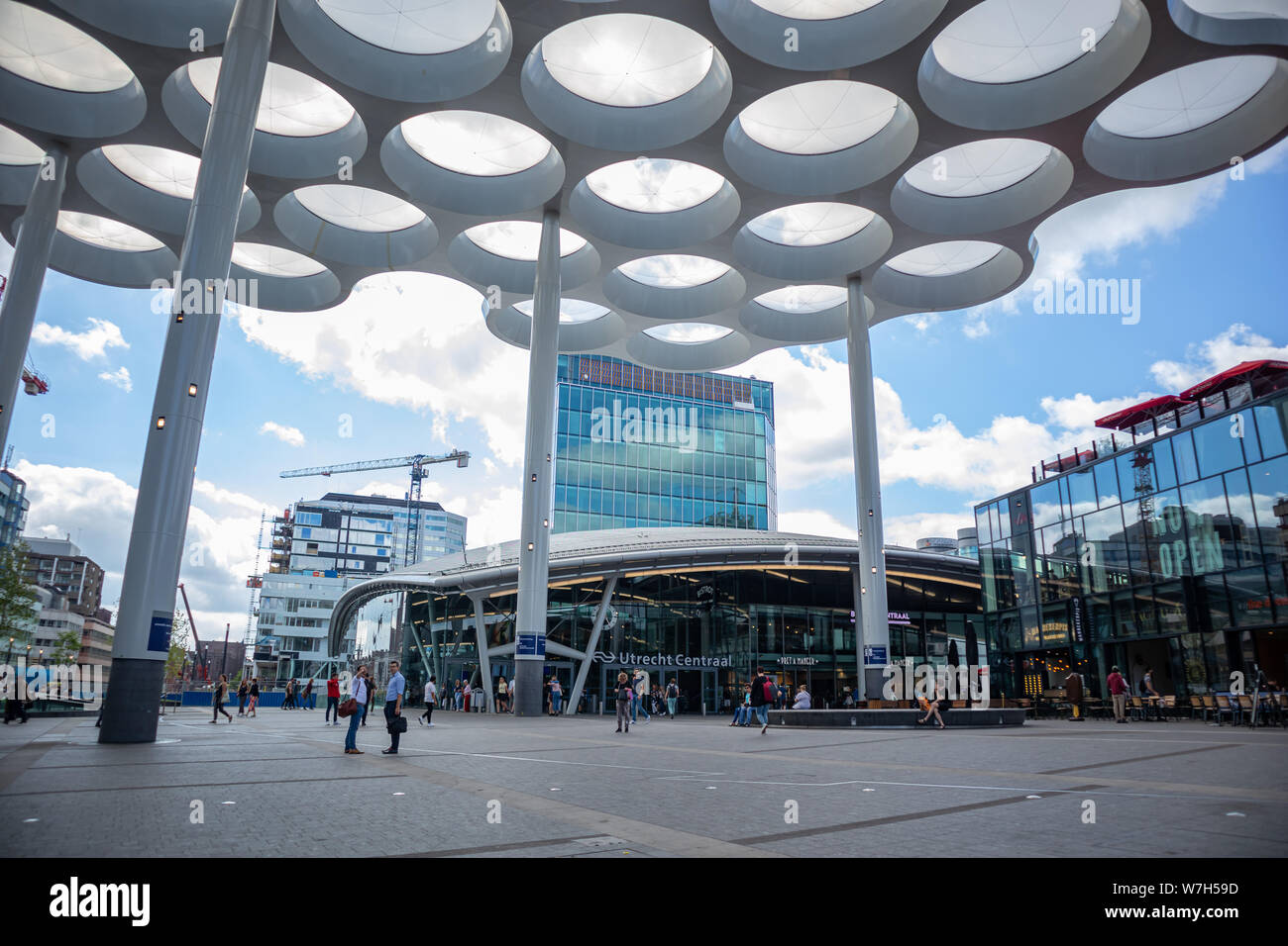 Utrecht, Niederlande, 1. Juli 2019. Utrecht Centraal, Hauptbahnhof Fassade Stockfoto