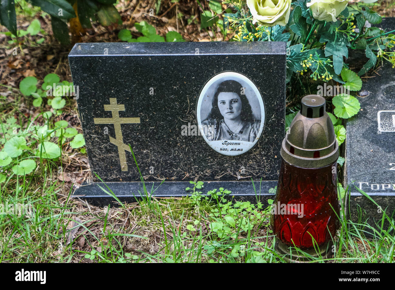 Borne Sulinowo, Polen. 3., August 2019 Gräber auf der nördlichen Gruppe der Sowjetischen Armee befinden sich in Borne Sulinowo, Polen gesehen Am 3. August 2019 Borne Sulinowo zwischen 1945 und 1992 wurde eine geheime sowjetische Militärbasis, von allen polnischen Karten gelöscht und es war nicht bis 1992, polnische Firma übertragen. In offiziellen Dokumenten wurden Waldflächen genannt und blieb ein Geheimnis für fast 50 Jahre. In 344 Gräber sind sowjetische Soldaten begraben, ihre Familien und zivilen sowjetischen Armee Arbeitnehmer. © vadim Pacajev/Alamy leben Nachrichten Stockfoto