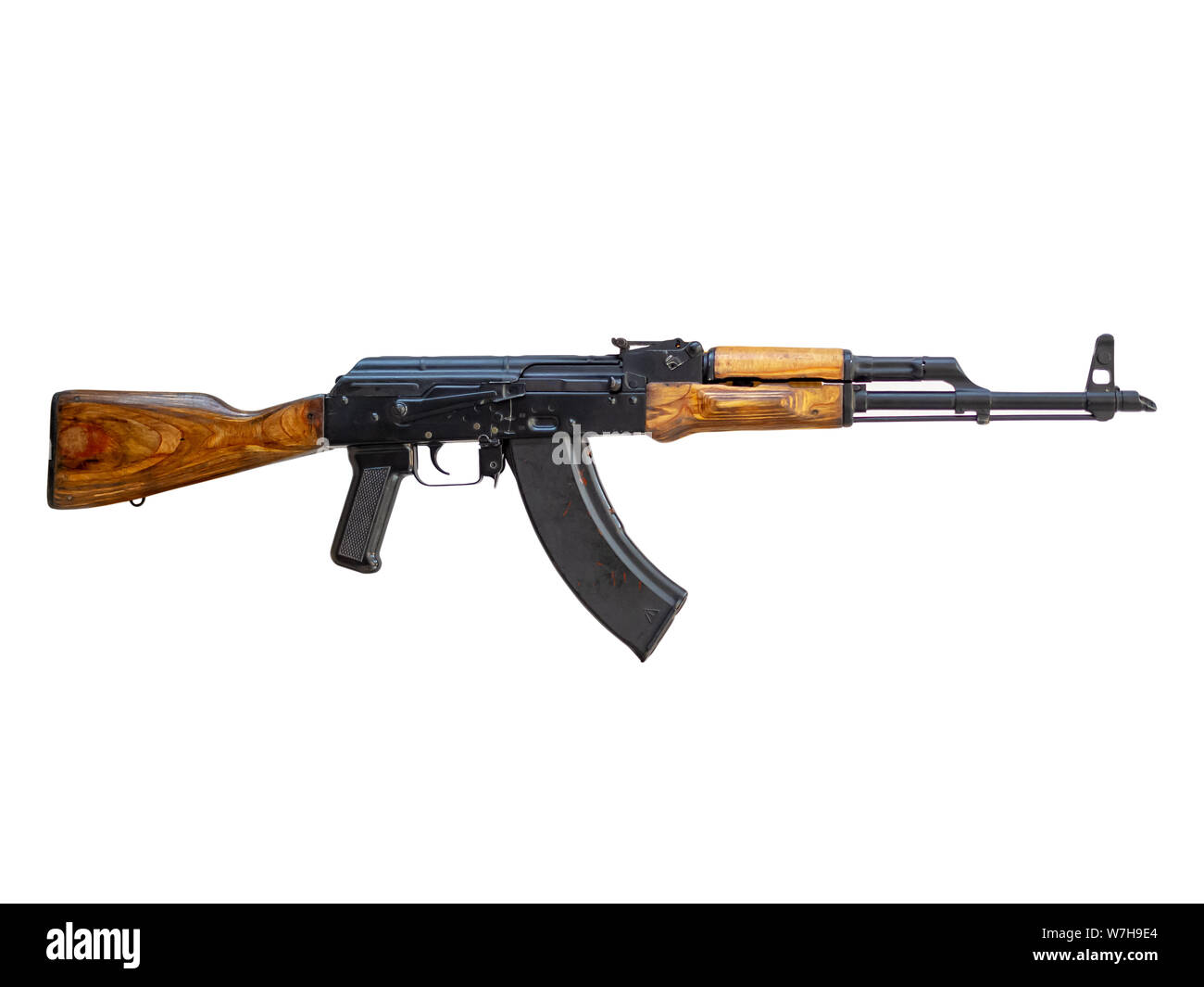 1959 7,62 mm AKM (modernisierter Kalaschnikow Sturmgewehr) isoliert auf weißem Hintergrund Stockfoto