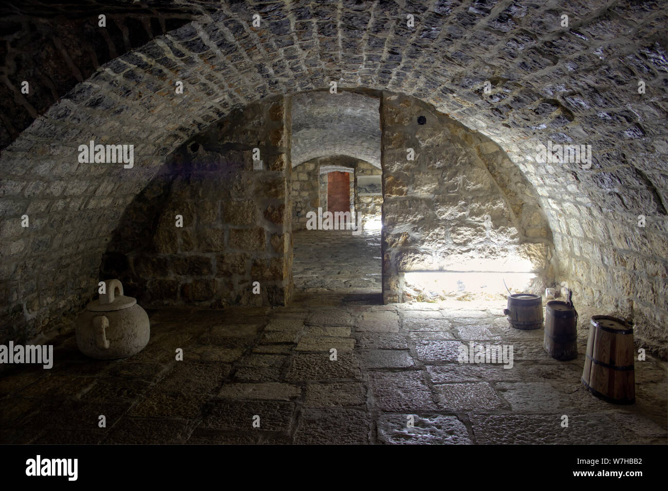 Njeguši, Montenegro - Innenraum des Geburtshaus (18. Jahrhundert) von Petar II Petrović Njegoš (1813-1851) montenegrinischen Philosoph, Dichter und Herrscher Stockfoto