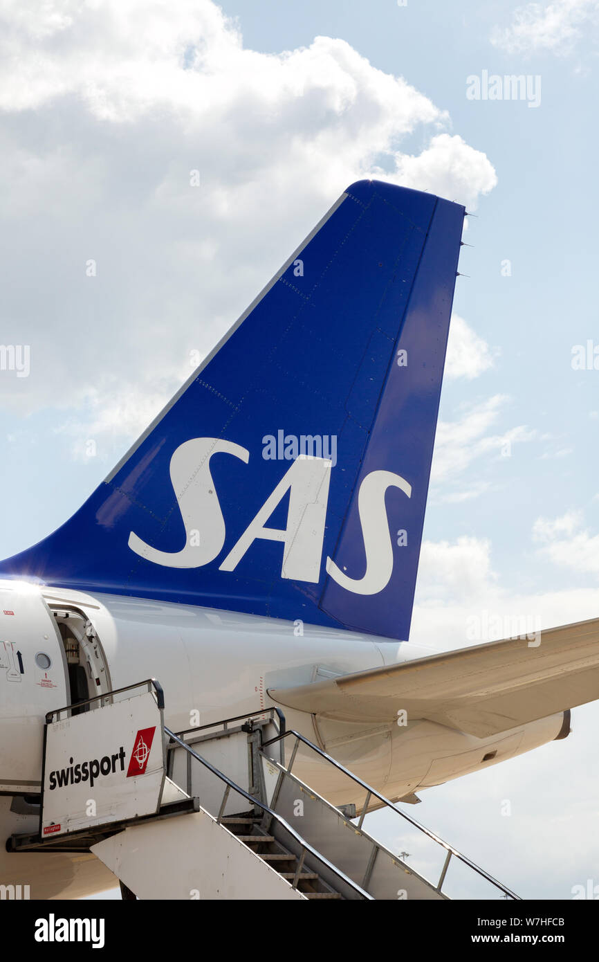 Scandinavian Airlines, SAS-höhenleitwerk Logo auf ein Flugzeug auf dem Flughafen Stansted GROSSBRITANNIEN Stockfoto