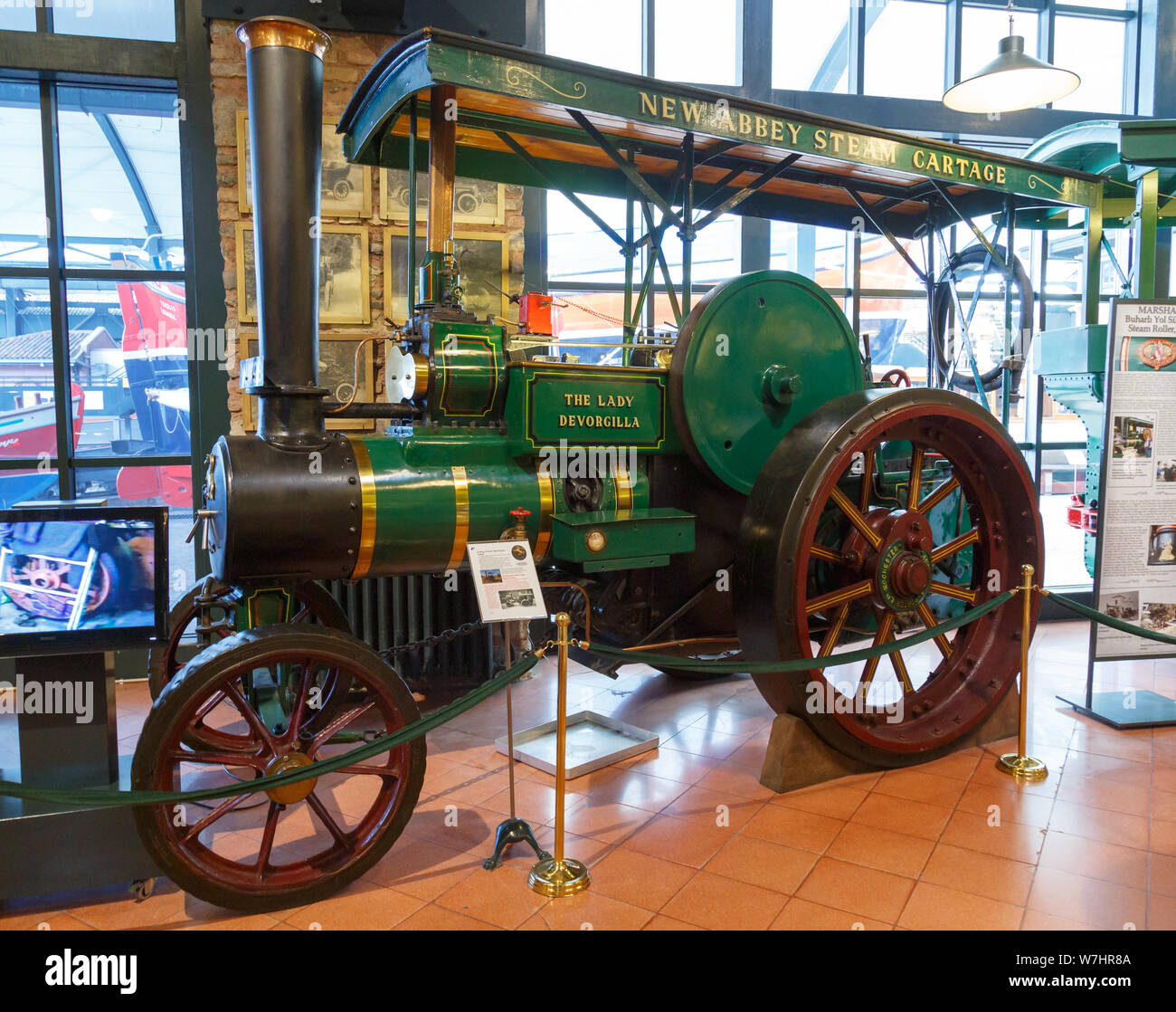 Istanbul, Türkei, 23. März 2019: Die lady Devorgilla Traktor in Rahmi M. Koc Industrial Museum. Koc Museum hat eine der größten Klassiker collecti Stockfoto
