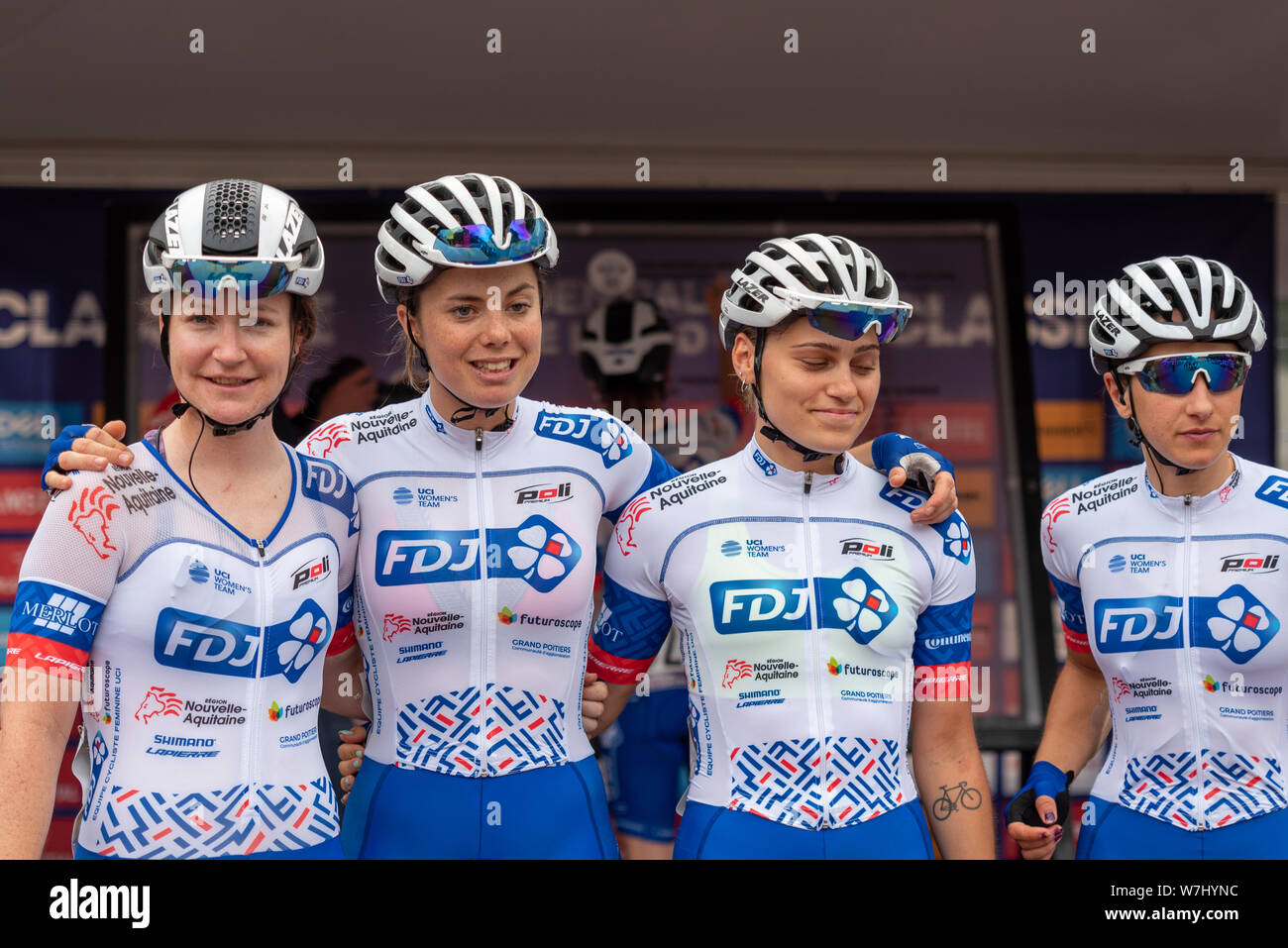 Radfahrer Clara Copponi, Eugénie Duval von fdj Nouvelle Aquitaine Futuroscope vor dem Rennen in der aufsichtsrechtlichen RideLondon Classique Radrennen Stockfoto