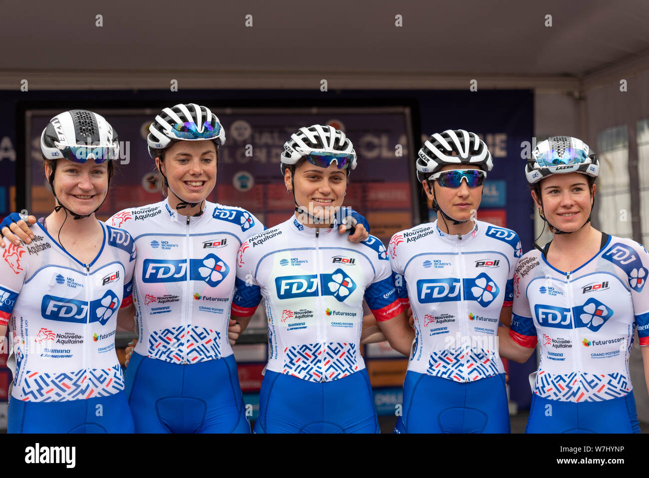 Radfahrer Clara Copponi, Eugénie Duval von fdj Nouvelle Aquitaine Futuroscope vor dem Rennen in der aufsichtsrechtlichen RideLondon Classique Radrennen Stockfoto