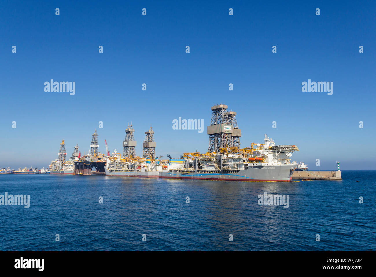 LAS PALMAS DE GRAN CANARIA, SPANIEN - Dezember 9, 2018: drillships im Hafen von Las Palmas de Gran Canaria (Puerto de la Luz) Stockfoto