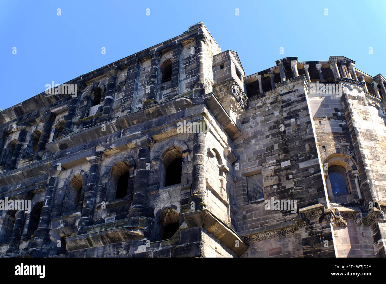 Abschnitt der Schwarzen Tor (Porta Nigra) in Trier, Deutschland Stockfoto