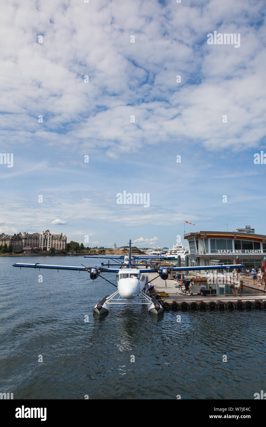 Twin Otter mit dem Wasserflugzeug mit einer Reihe von turbo Beaver Flugzeuge in den Hafen Victoria British Columbia Kanada Stockfoto