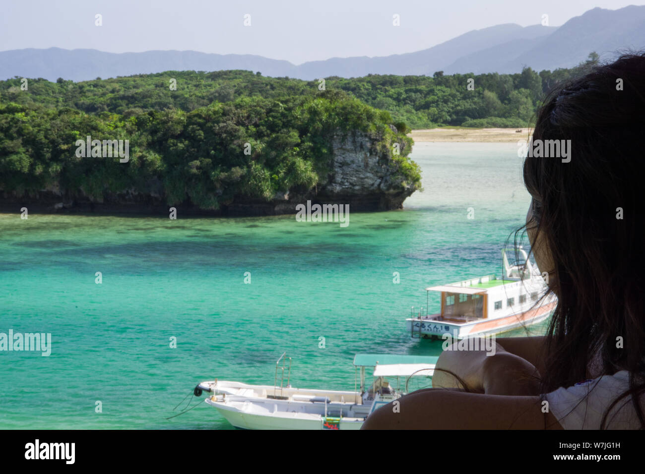 Ishigaki, Japan, 01.05.2019, Blick auf die berühmte Kabira Bay im Norden der Insel. Dieser Punkt ist ein Muss für Touristen in Ishigaki jima sehen. Stockfoto