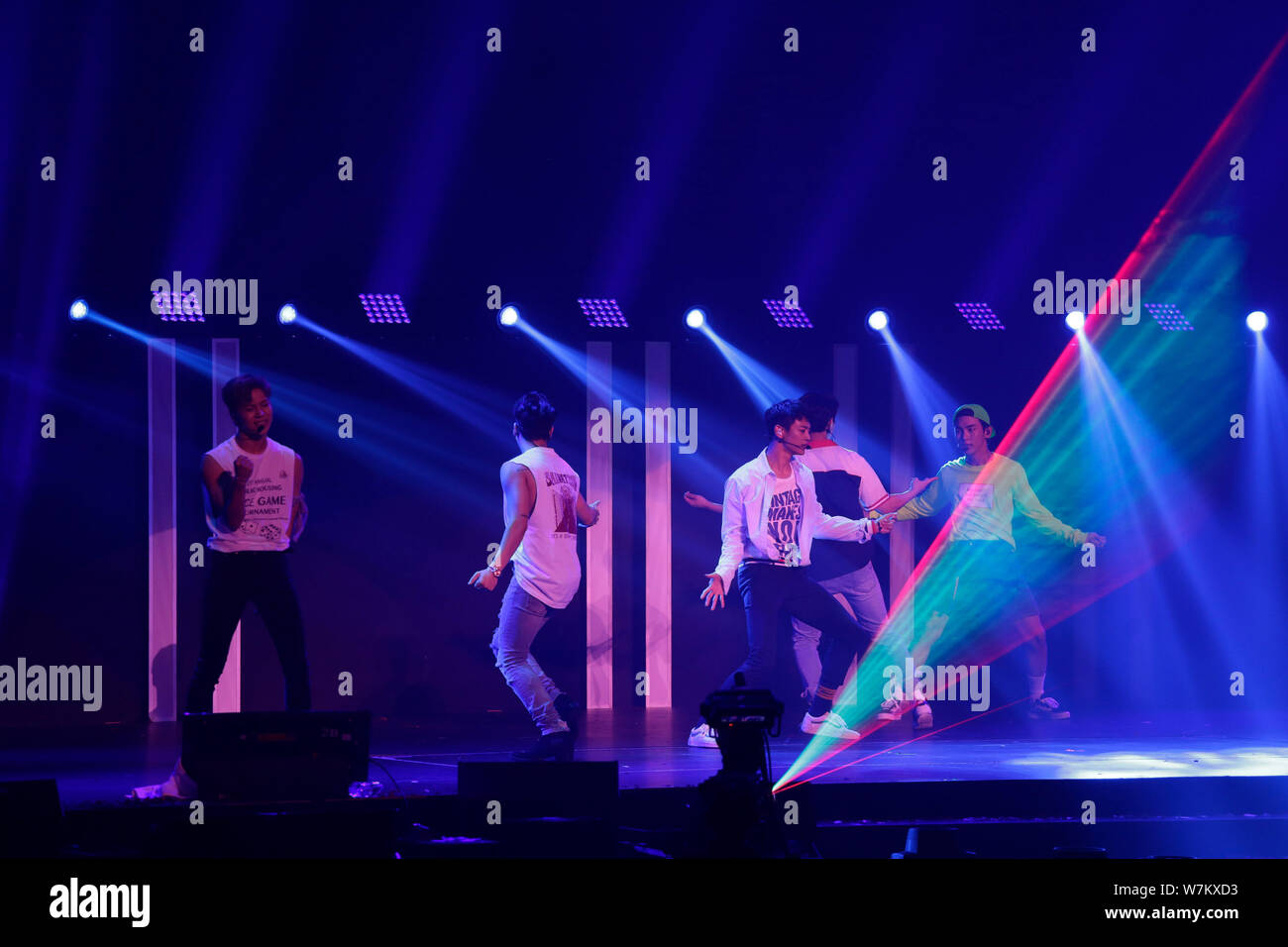 Mitglieder der Koreanischen boy group SHINee während des SMtown Wertungsprüfung in Hongkong am Hong Kong Coliseum in Hongkong, China, 5. August Stockfoto