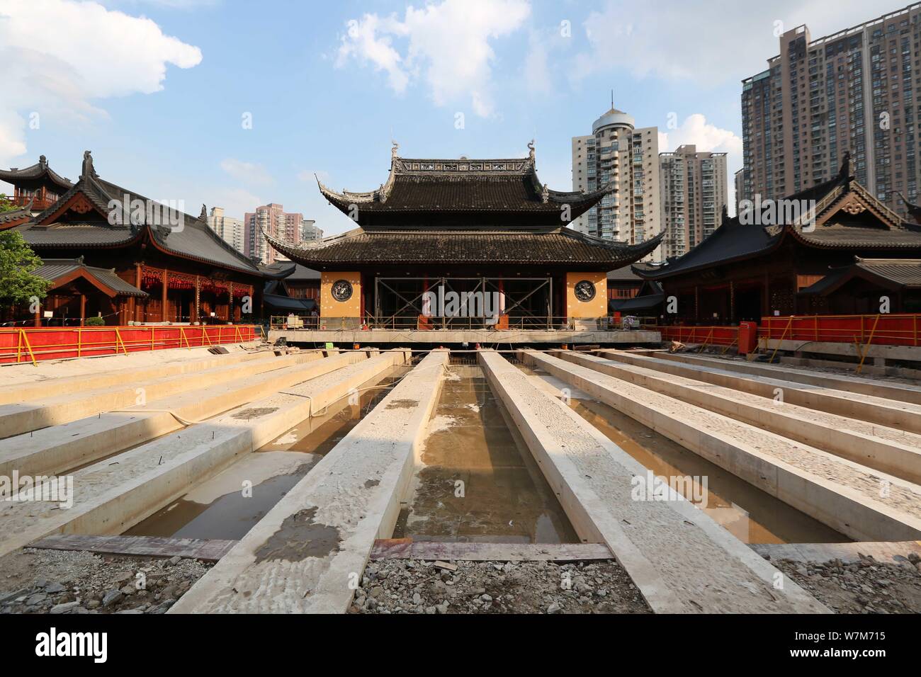 Grand Hall Jade Buddha Tempel Shanghai Fotos Und Bildmaterial In grand-hall-jade-buddha-tempel-shanghai-fotos-und-bildmaterial-in