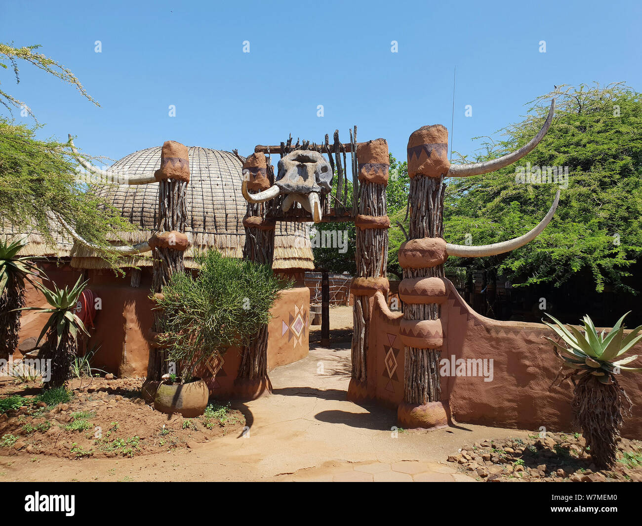 Eingang zum shakaland Zulu Cultural Village, Eshowe, Kwazulu Natal, Südafrika Stockfoto